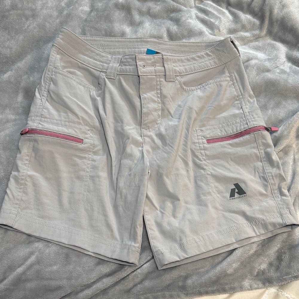 Eddie Bauer Light Gray Women's Cargo Shorts with Pink Zippers Size 0